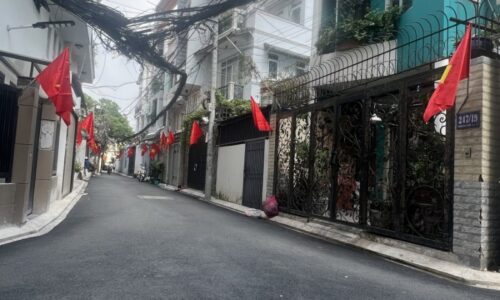 BÁN NHÀ PHÚ NHUẬN HXH 46M2 3 TẦNG NGANG 7PM 3PN HẺM THÔNG HOÀNG HOA THÁM GẤP BÁN  5.5 TỶ.